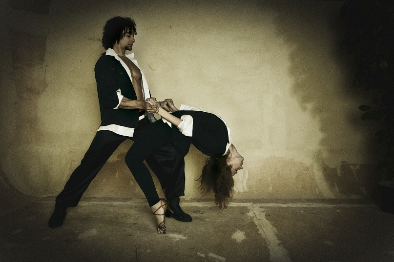 Фото для иллюстрации к логотипу школы танцев Бразука